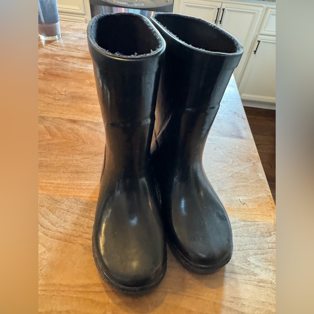 New Columbia size 10 black rain boots